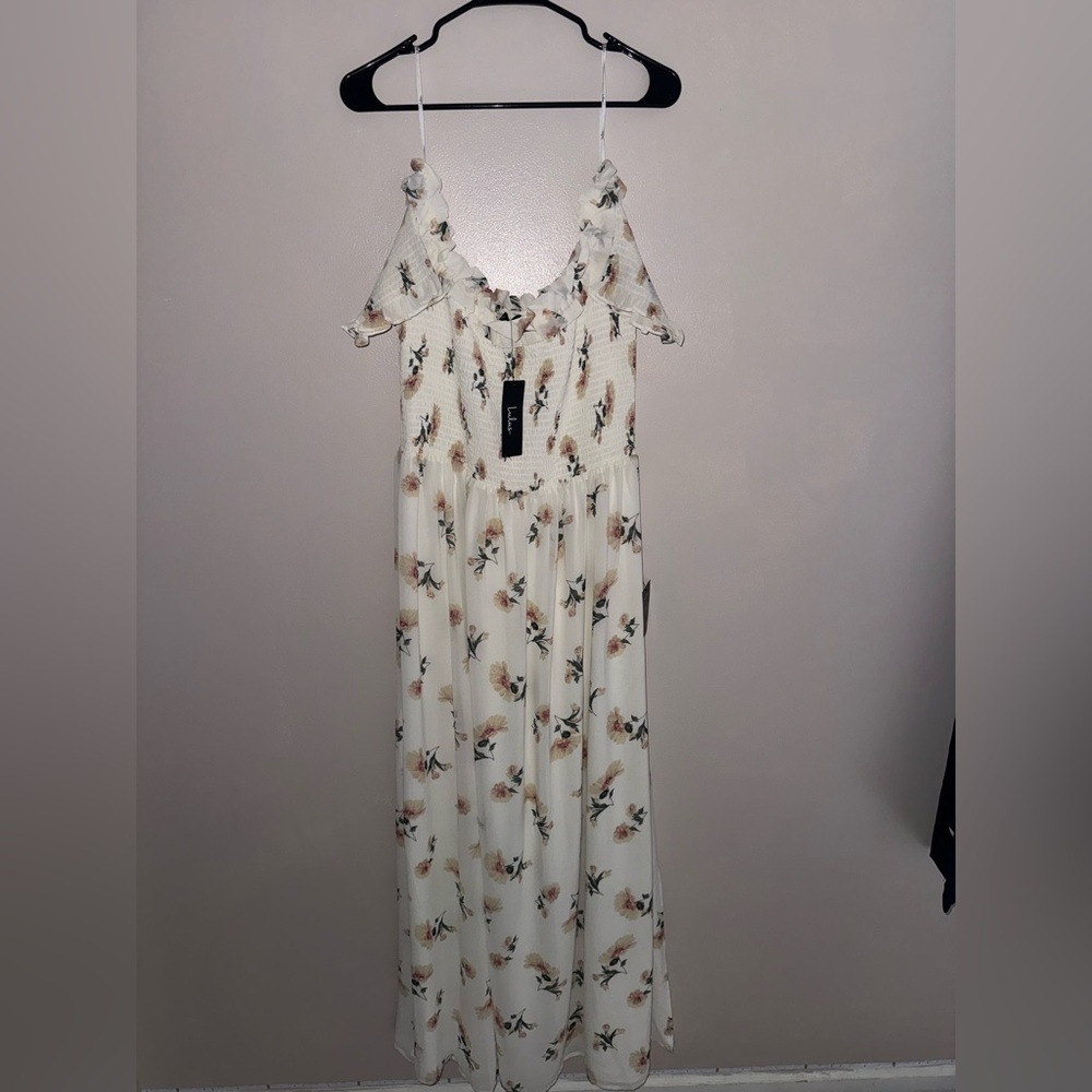 Lulu's White Floral Maxi Dress